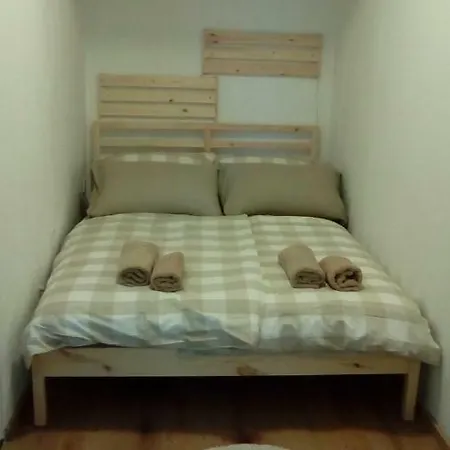 Garden Apartment *